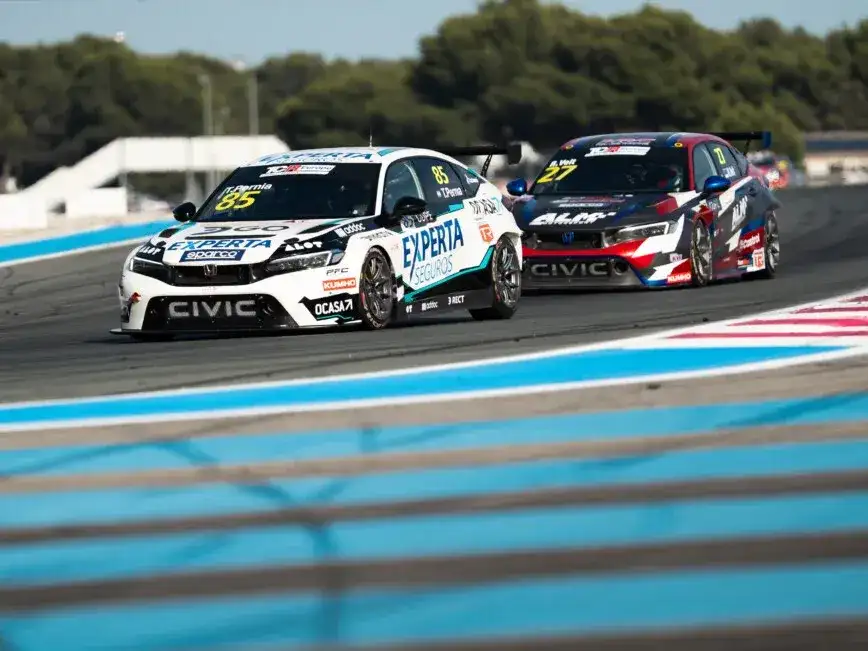 Tiago Pernía en el circuito francés de Paul Ricard.