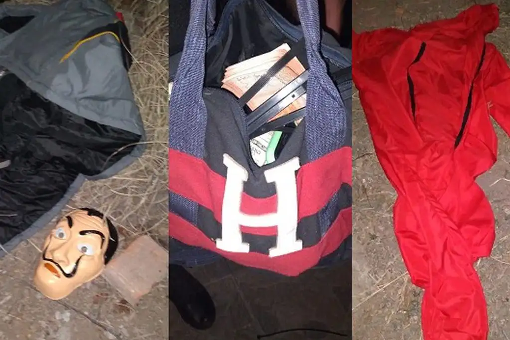 La máscara, el bolso con dinero, y el mameluco fueron secuestrados en poder de la imputada.