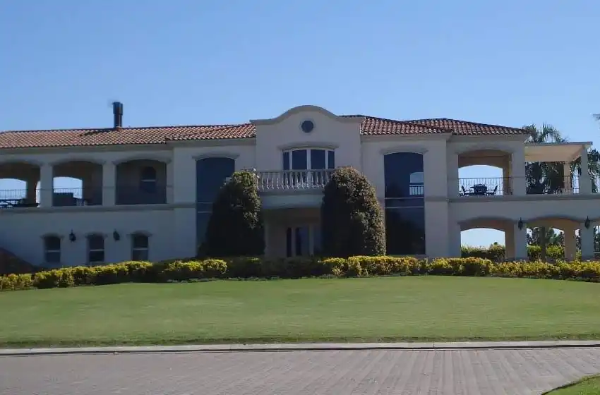 Robo millonario en un barrio privado de Funes: ladrones burlaron el sistema de seguridad