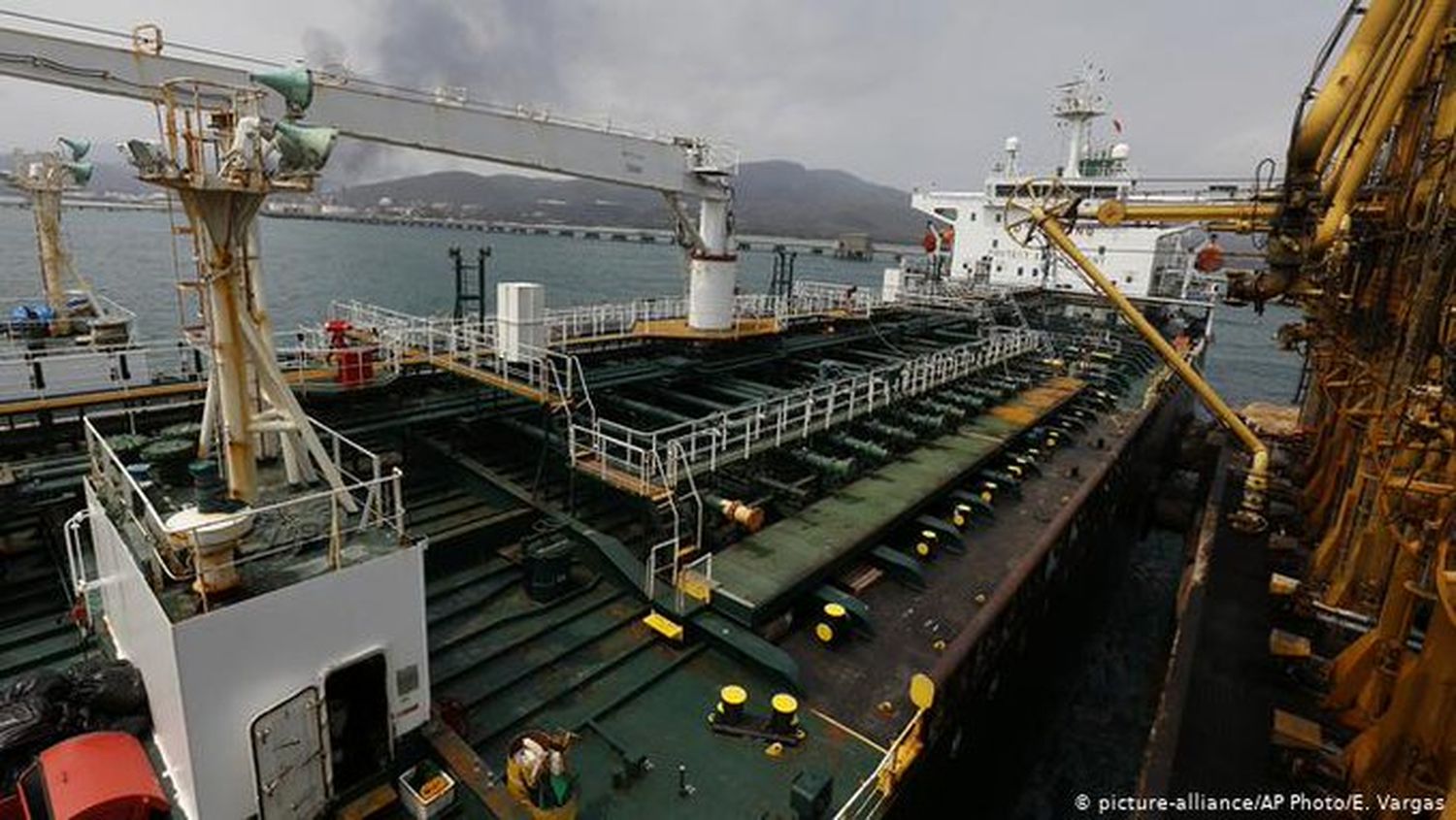 Régimen ahogado: las consecuencias de la incautación de cuatro buques con gasolina iraní