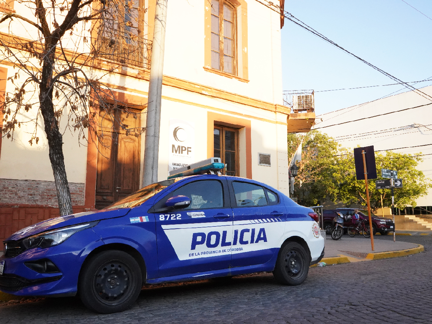 Fue detenido robando cables