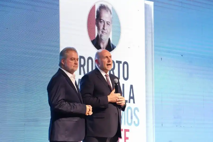 Omar Perotti y Roberto Mirabella en la presentación de 
