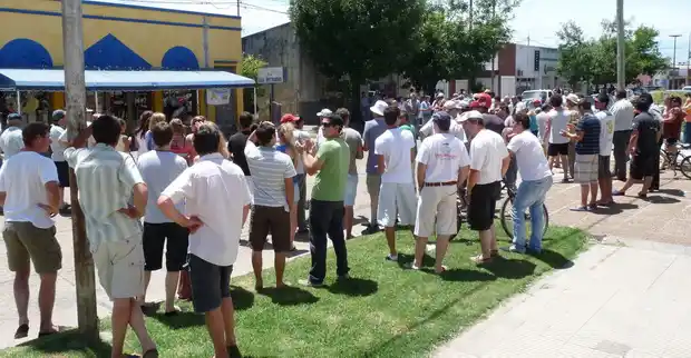 Urdinarrain: movilización y escrache a un comerciante ligado a dos hechos policiales