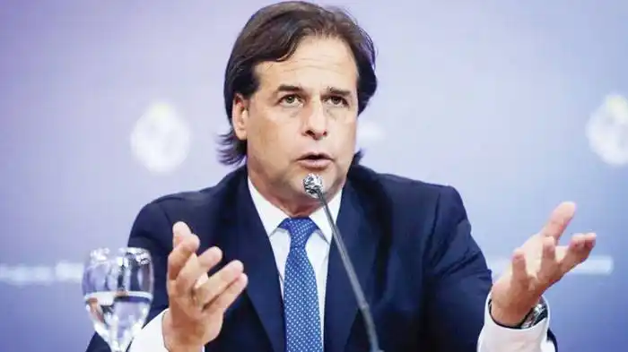 Luis Lacalle Pou habló sobre la posibilidad de ofrecer la tercera dosis de la vacuna contra el covid-19