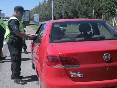 Detienen a un hombre por conducir borracho y en contramano por Ruta 2