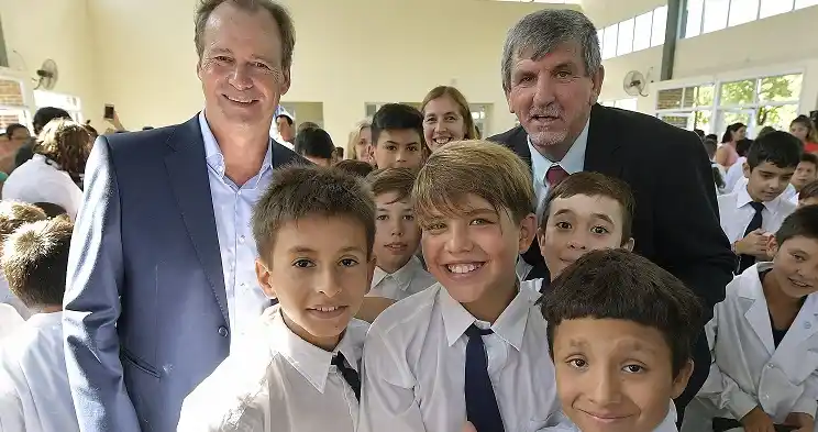 Bordet garantizó a los docentes un incremento con los salarios de marzo