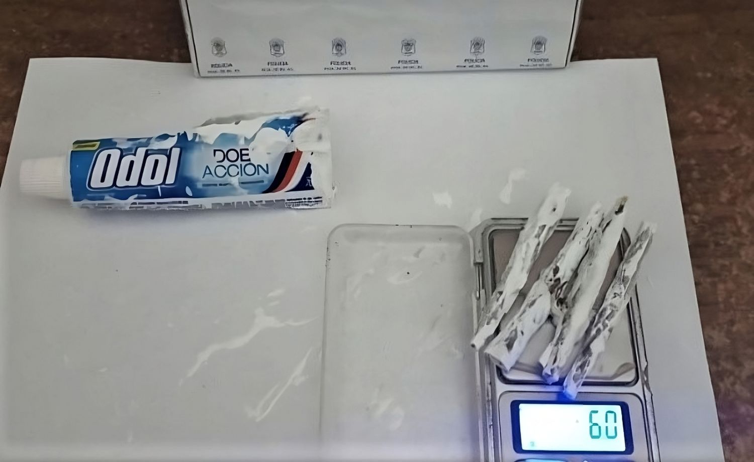 Intentó meter porros a las celdas de la Comisaría en un pomo de pasta dental