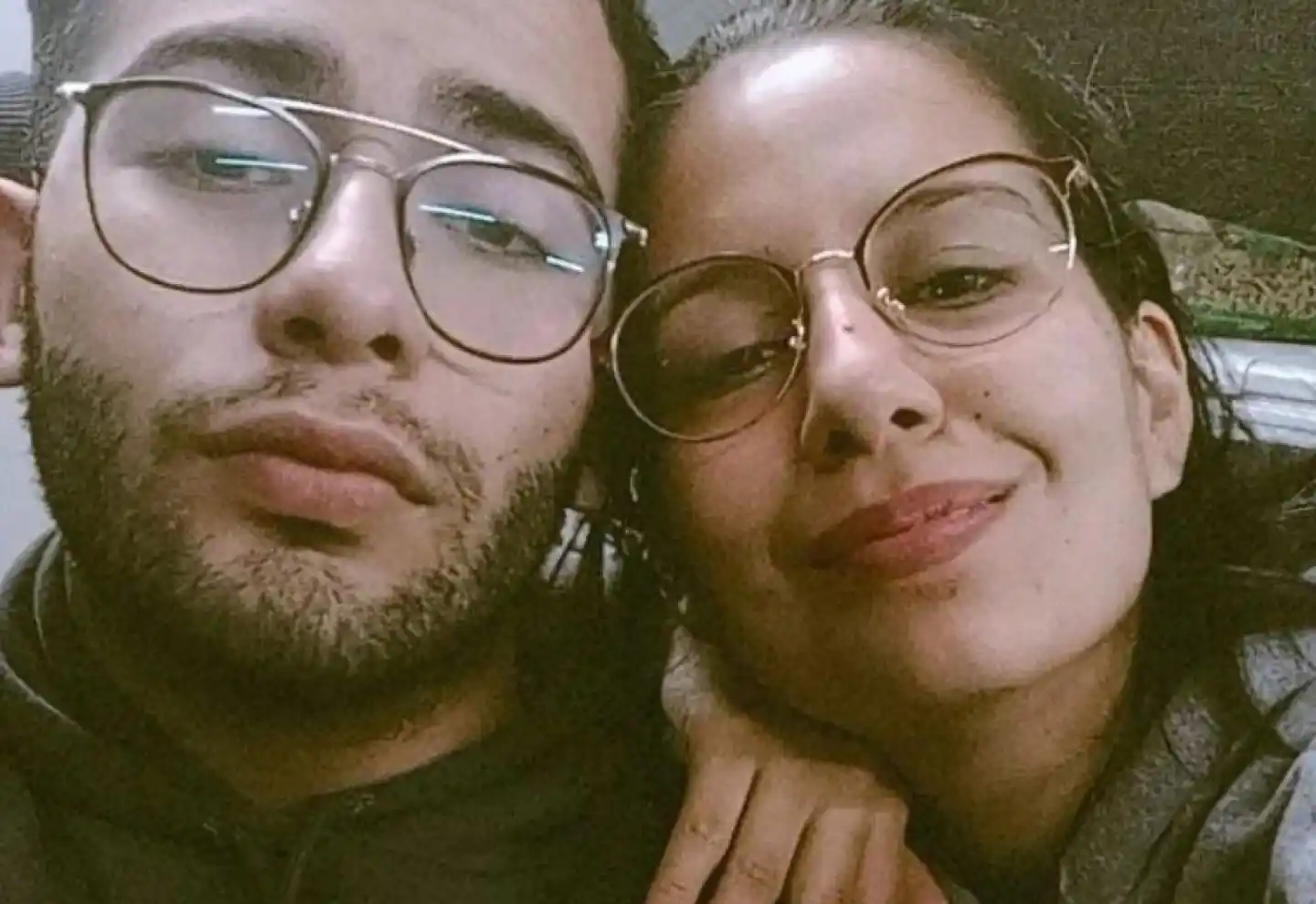 Cecilia Strzyzowski y su pareja, César Sena.