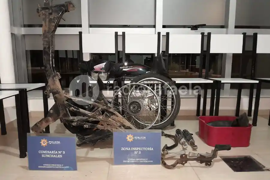 Llevó su moto al taller y le devolvieron solo el motor: la tenían completamente desarmada