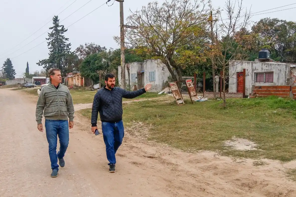 Piaggio supervisó los trabajos que se realizan para ampliar la red cloacal