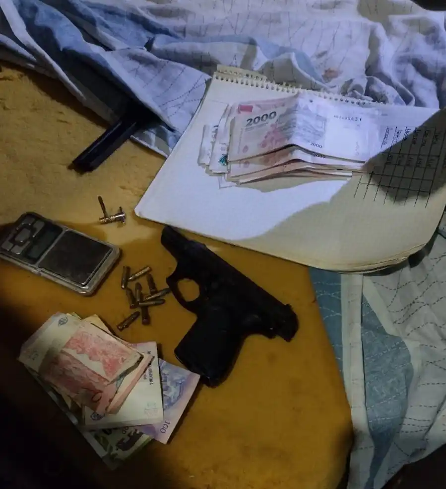 Parte de lo secuestrado en los allanamientos.