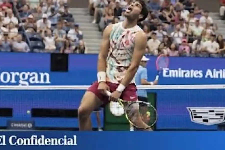 Alcaraz pasó a cuartos y este martes juega Djokovic