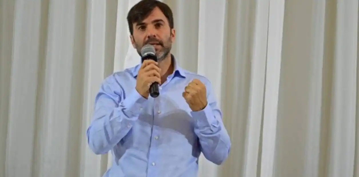 Diego Maradona tendrá su estatua en Castelli: "Los que pasen y vuelvan de vacaciones lo van a ver", anticipó Echarren 