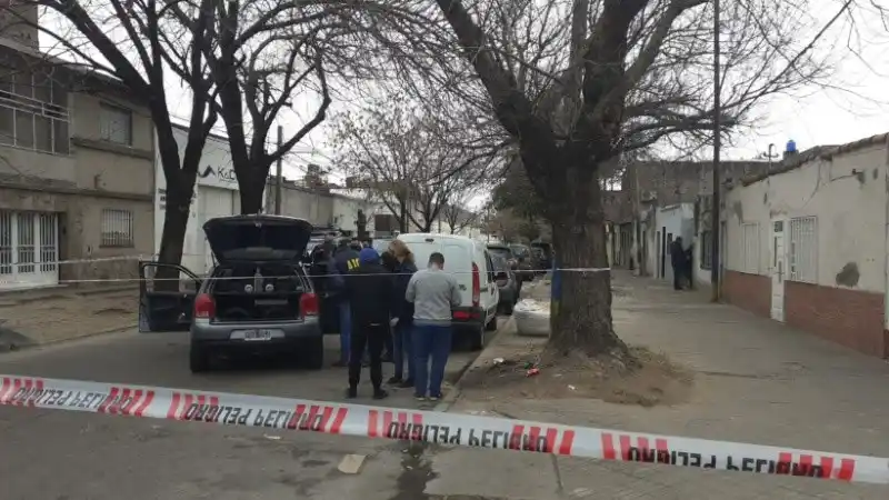 Fiesta clandestina: encontraron a un hombre apuñalado
