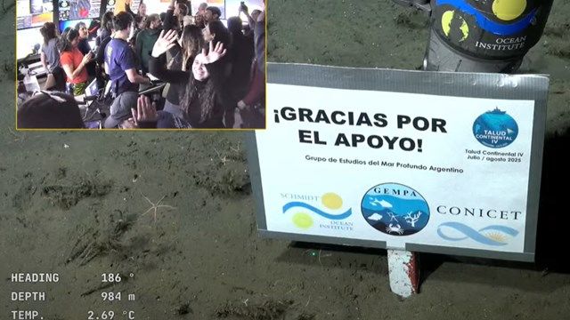 Los científicos desplegaron un cartel con un simple pero contundente mensaje que se viralizó en las redes.