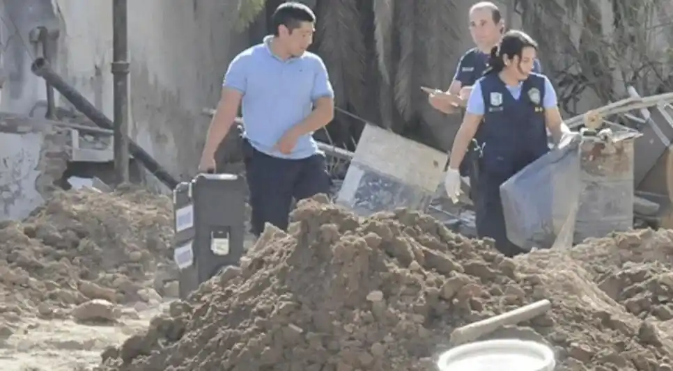 Encuentran una pierna enterrada en una caja dentro de un templo evangélico
