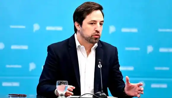 "Salir de la OMS es peligroso, amplía el negacionismo contra la ciencia", advirtió Kreplak contra el gobierno de Milei