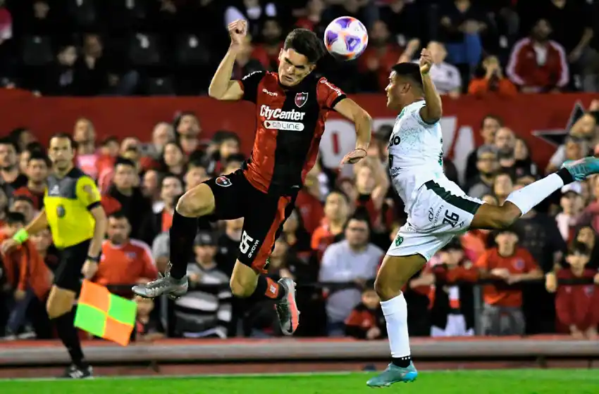 Newells cayó ante Sarmiento, que marcó el gol tras un tiro libre que no fue