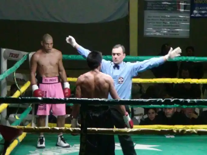Un boxeador santafesino lucha por su vida
