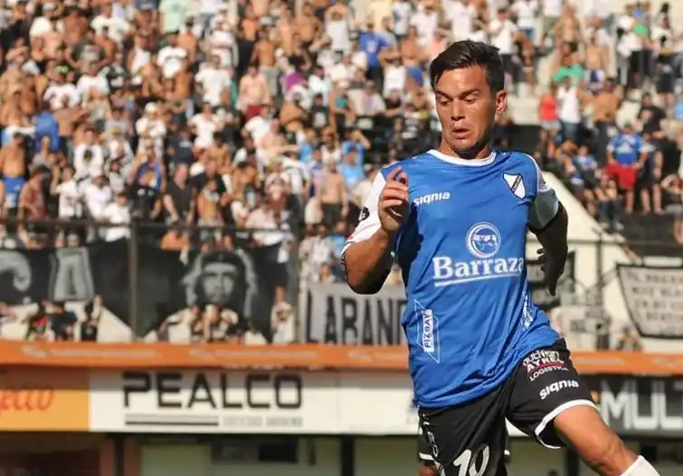Al ángulo, la única manera de hacerle un gol a De León el domingo 