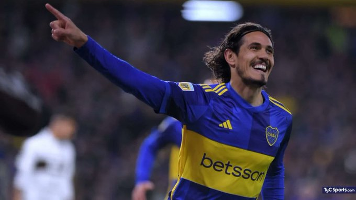 Cavani: “El arco no se abre, lo abrimos los delanteros”