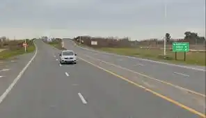 Un auto y un camión chocaron en la ruta A012: dos personas resultaron heridas