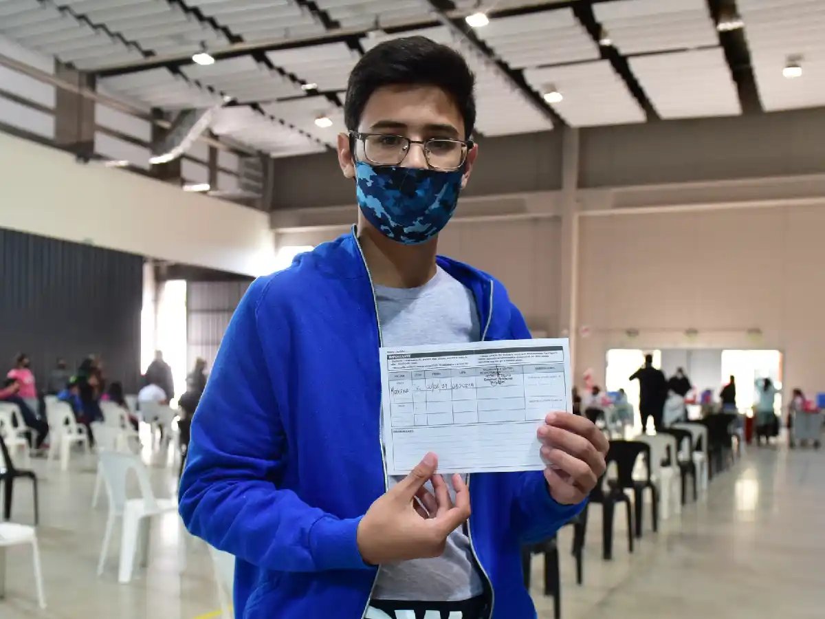 Esperanza, alegría y tranquilidad, las emociones en el primer día de vacunación a menores 