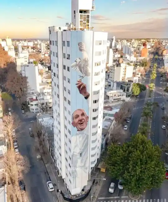 Inauguraron en La Plata el mural más grande del mundo dedicado al papa Francisco