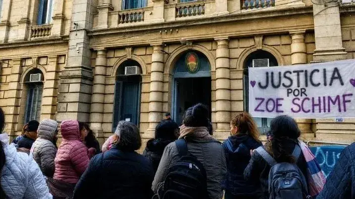 Piden justicia por Zoe Schimf: familiares y vecinos marcharon frente a Tribunales de Concordia