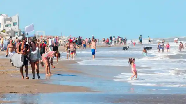 Cuánto se gasta en un día de playa en Mar del Plata, Pinamar y Punta del Este