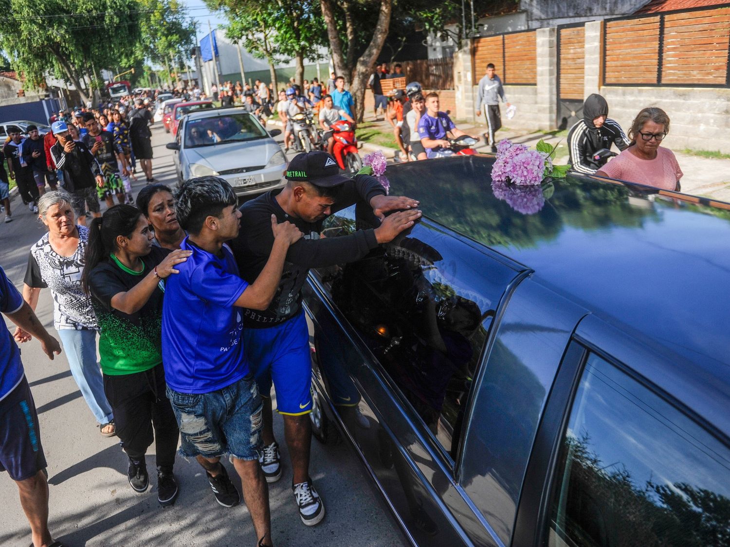 El dolor en la despedida de Tomás Tello, el joven asesinado en Santa Teresita.