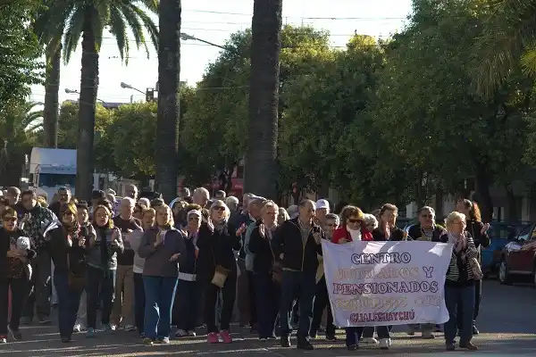 PAMI: Cambiemos criticó la presencia de funcionarios municipales en la protesta 