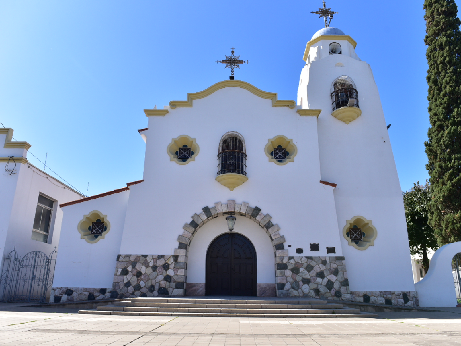 Los fieles acompañaron a Jesús en la cruz desde la casa