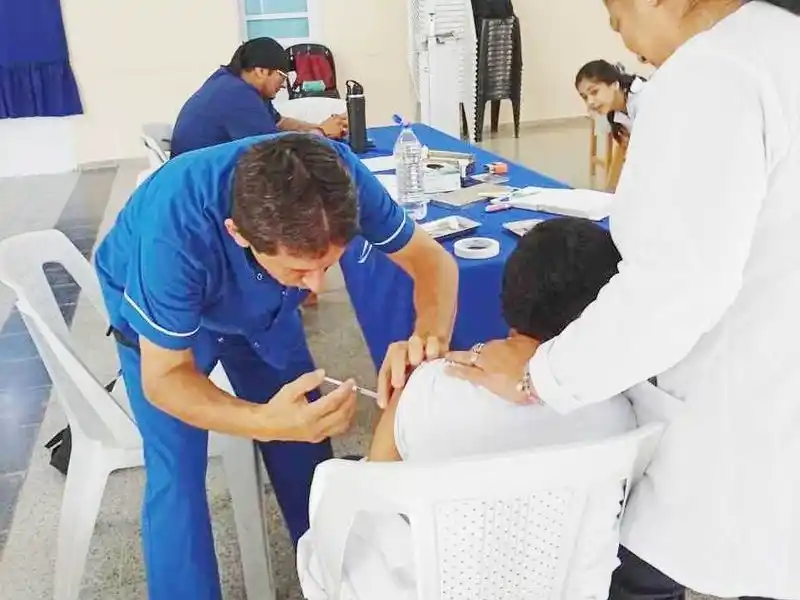 Alumnos de Fortín Lugones recibieron los
controles de las libretas de salud escolar