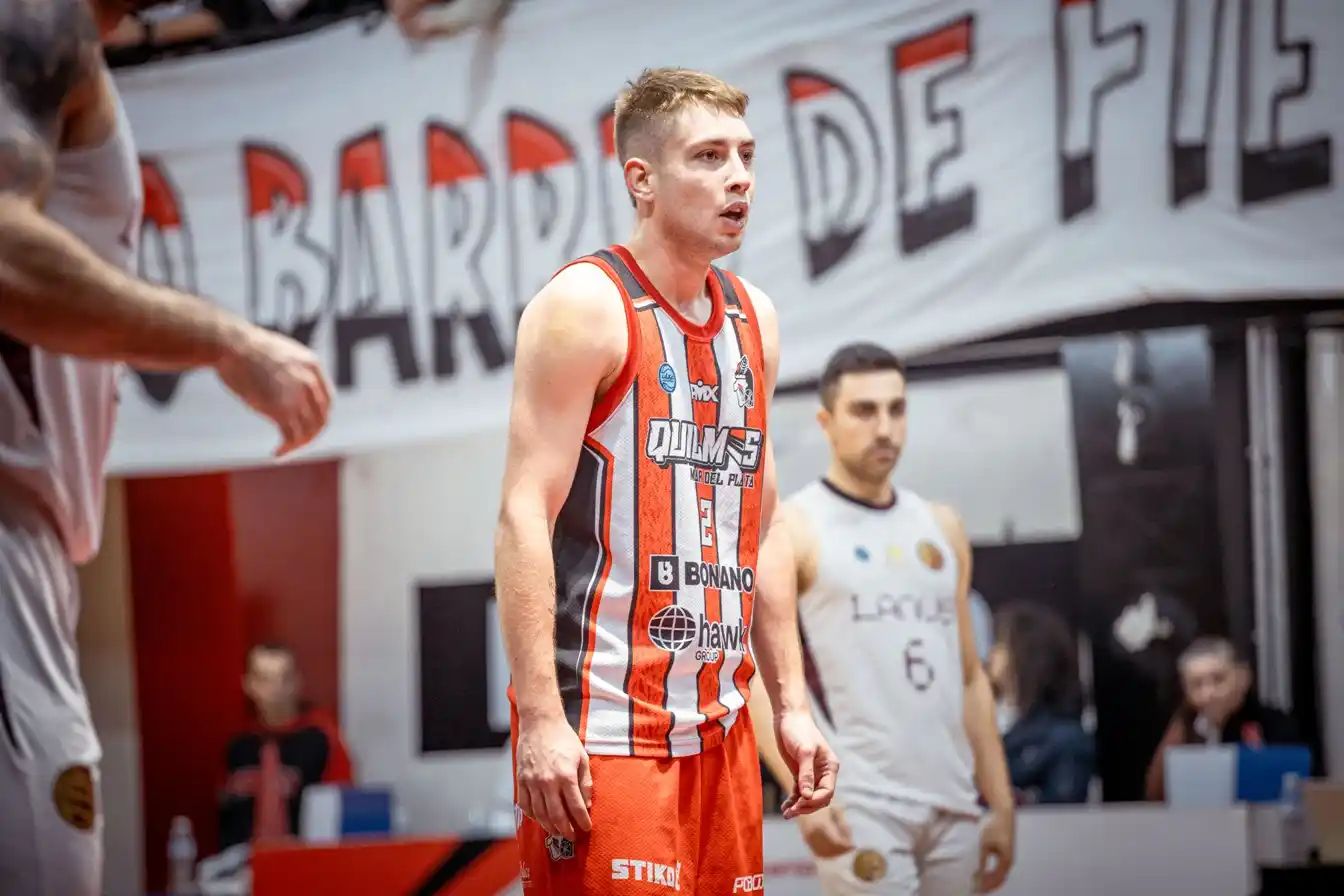 Julián Ruiz en el partido ante Ameghino. (Foto: Prensa Quilmes)