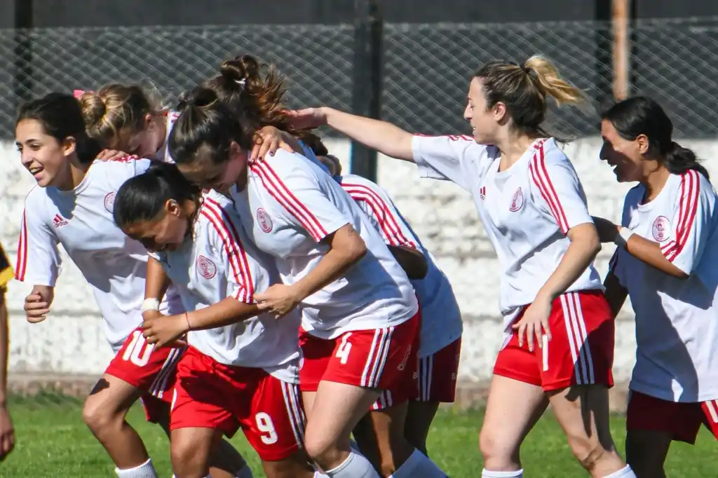 Huracán se quedó con el clásico y la cima del femenino