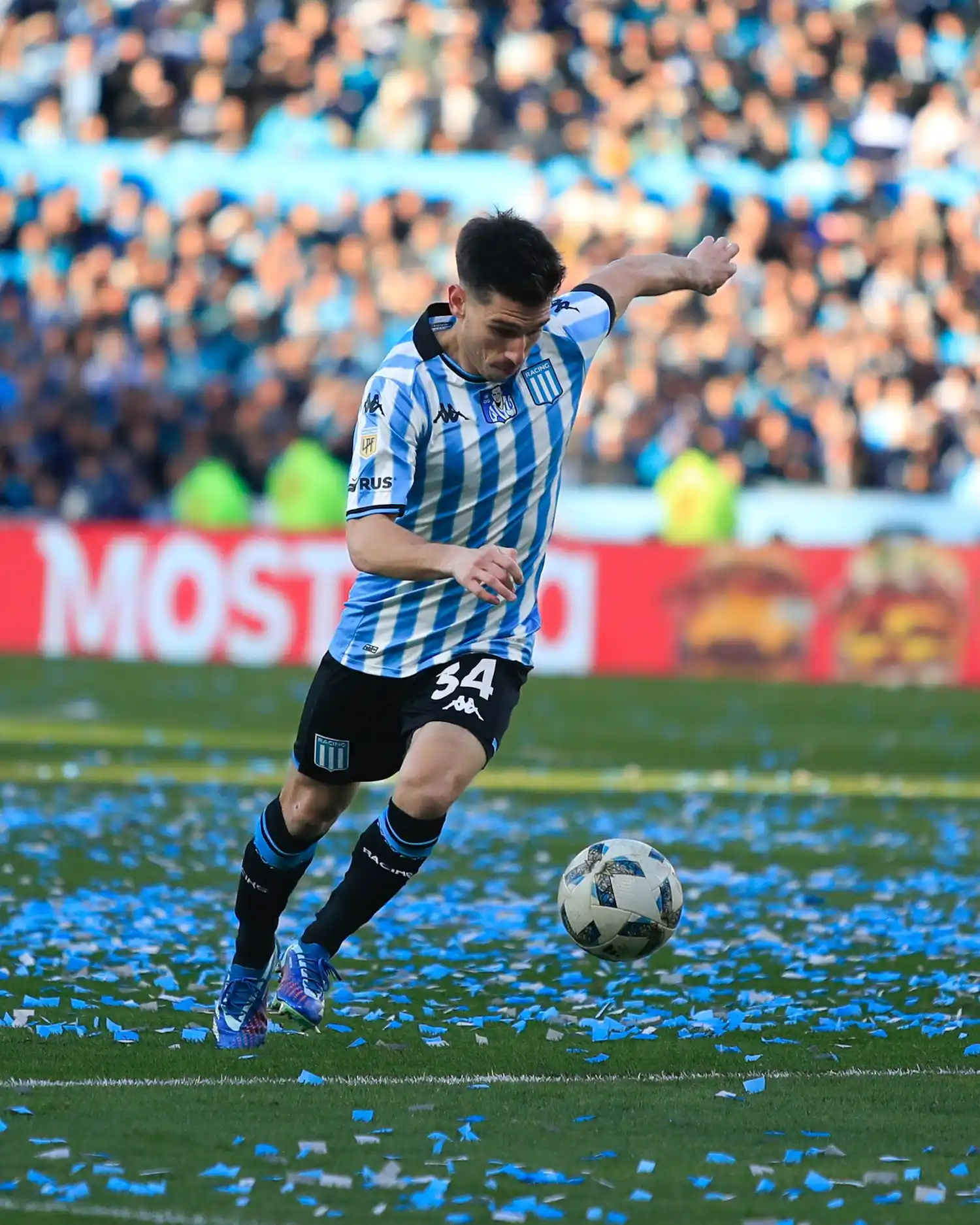 Mura cubre el lateral derecho de Racing.