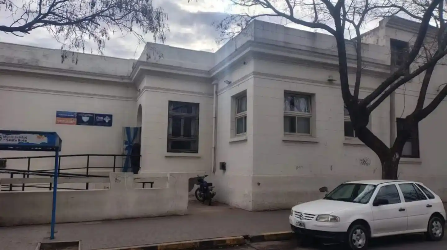Según las primeras reconstrucciones, el conflicto se originó dentro del establecimiento y escaló rápidamente en un pasillo.