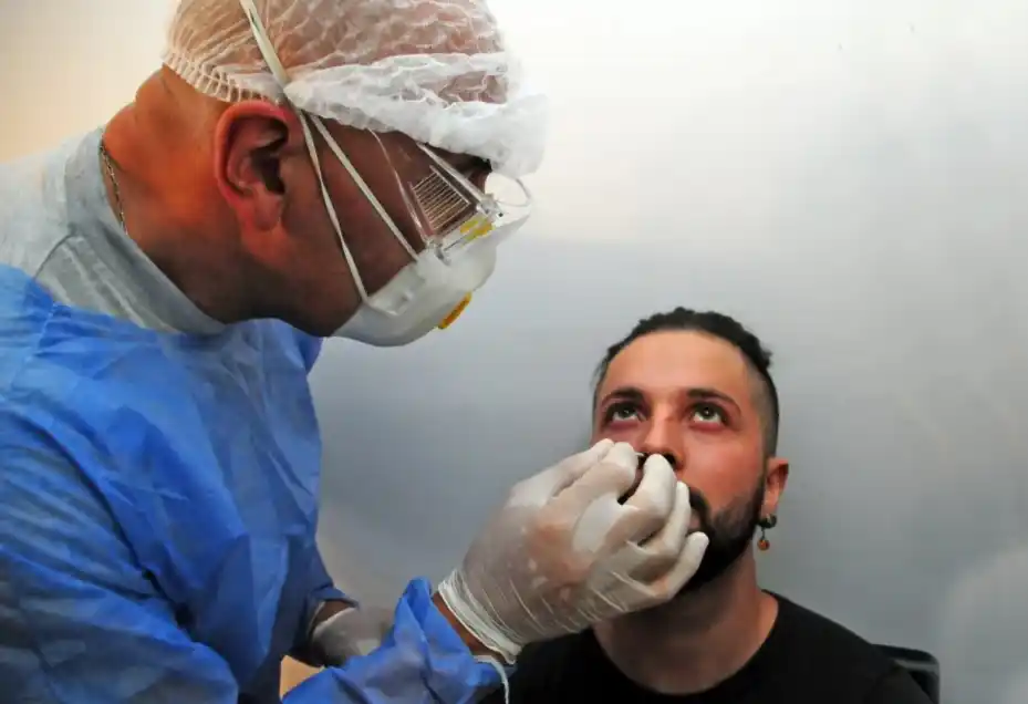 Covid en Tandil: Colas para hisoparse y seis camas de terapia disponibles