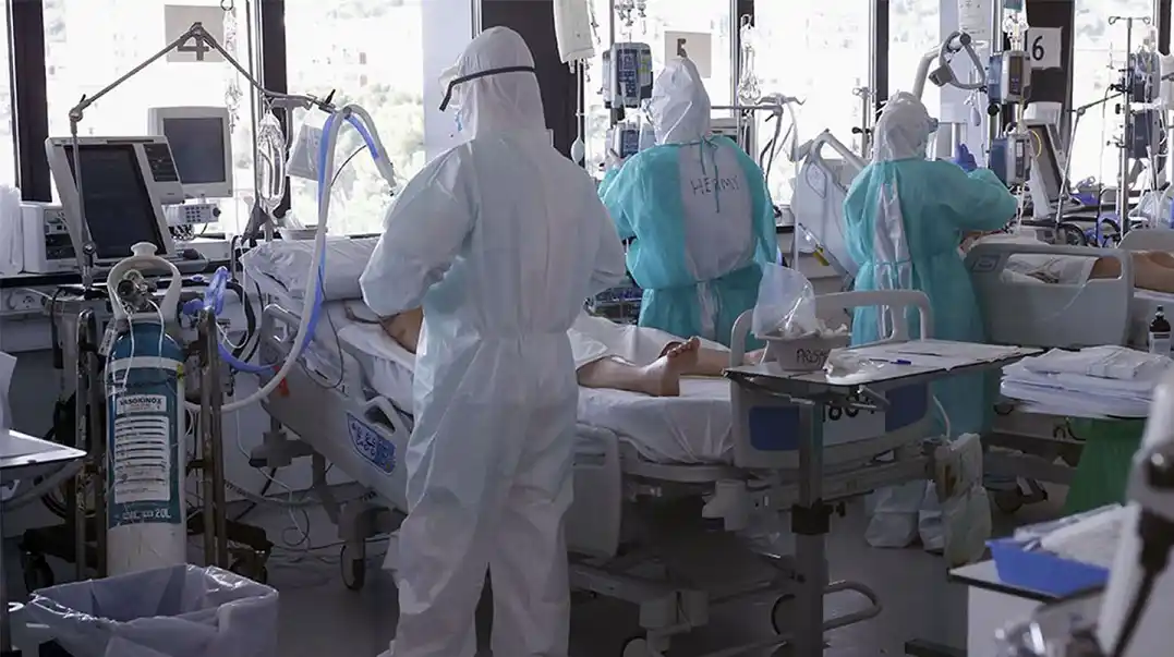 Informaron 3709 nuevos casos y 77 muertes en 24 horas