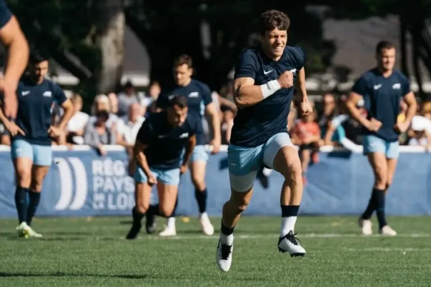 Los Pumas se entrenaron a puertas abiertas ante dos mil personas