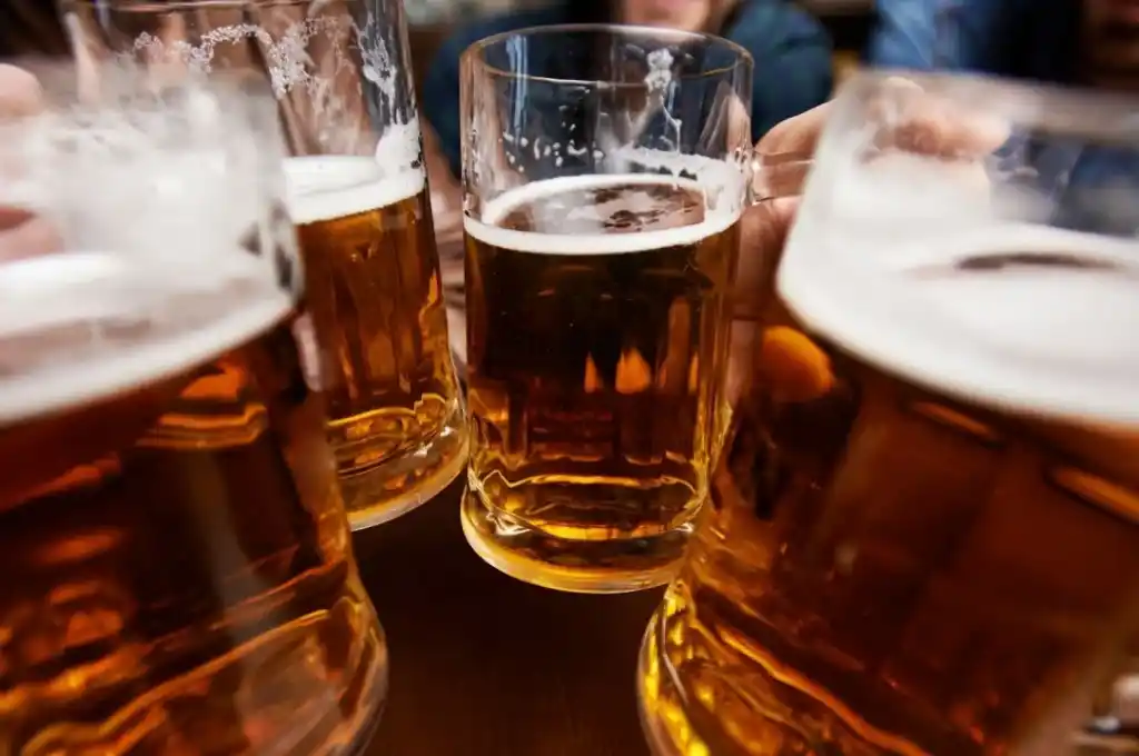 En Tucumán regalan cerveza para que los jóvenes de vacunen