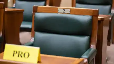 La silla número dos: el misterio del PRO que incomoda y amenaza