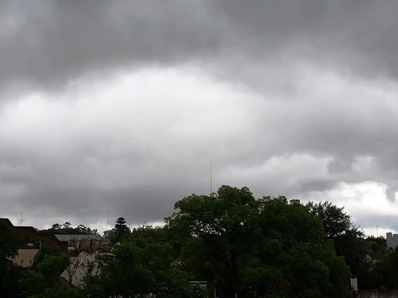 Continúa vigente el alerta por tormentas fuertes en Entre Ríos