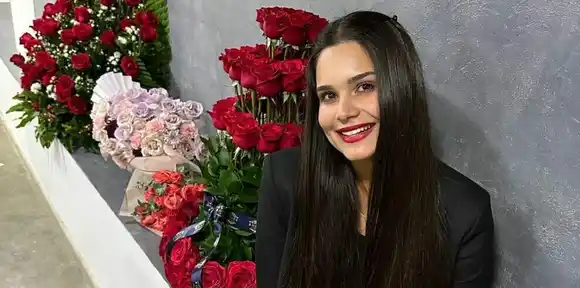 ¡SIN PERDER EL TIEMPO! Michelle Bertolini se comprometió con integrante de Il Volo