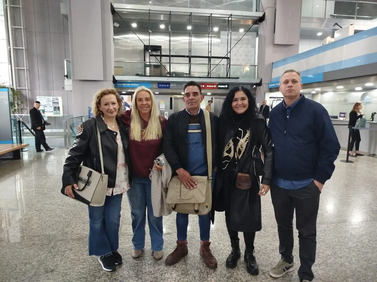 Gustavo Pernicone, coordinador de CED Tandil (en el centro) junto a otros participantes de la jornada en la Cámara de Diputados de la Nación.
