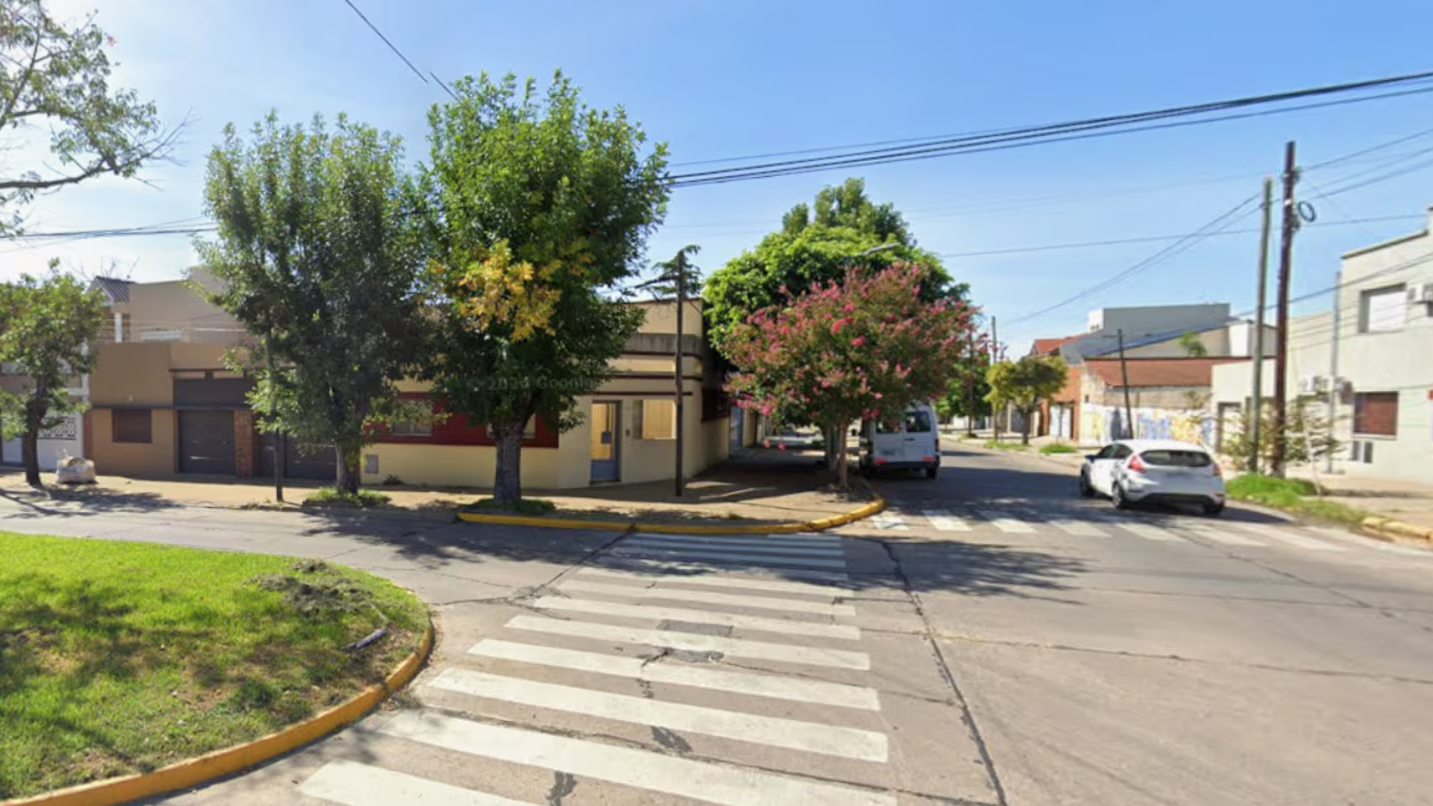 El violento robo ocurrió en la localidad de La Plata. (Foto: Google Street View)