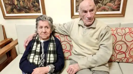 Los ancianos abandonados por su hijo encontraron un lugar para vivir
