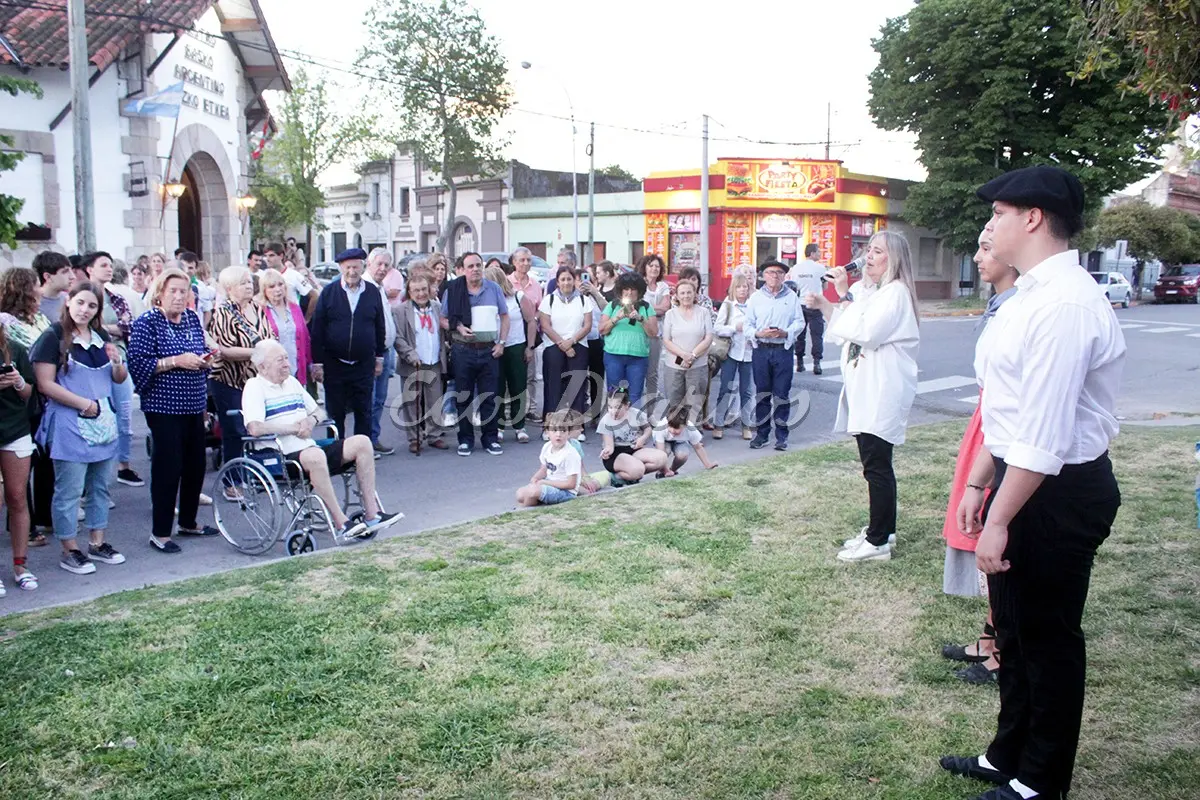 Destreza. Los jóvenes bailaron “Aurresku”, una danza de bienvenida a quienes llegan a la ciudad