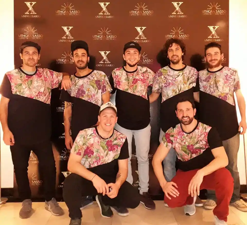 Show de la banda Los Eternos y grandes premios en efectivo